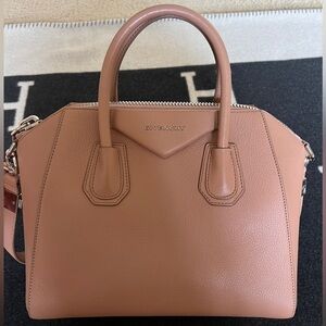 Givenchy Antigona Bag in grainy beige leather